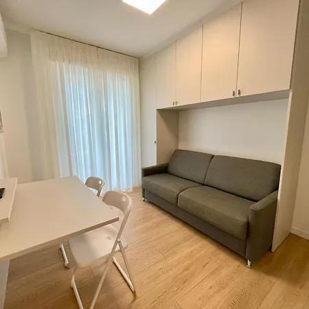 Cozy Modern With Pool Access Apartman
