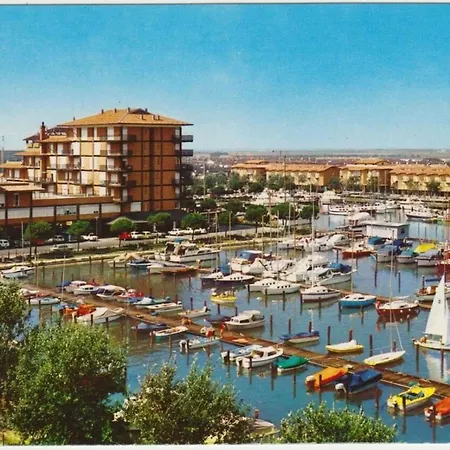 Apartment Cozy Modern With Pool Access Porto Santa Margherita di Caorle
